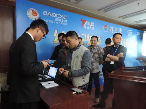 �͵�ʿ���F(tu��n)2015�����������彛(j��ng)�N�̠I(y��ng)�N���(hu��)�A�M��Ļ