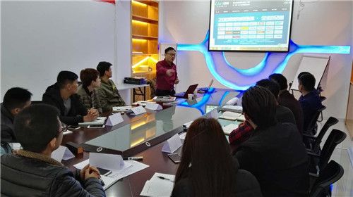 2017�ꄓ(chu��ng)������������� ��Ӣ�R��Ʒ�ƠI(y��ng)�N(xi��o)��ӑ��(hu��)