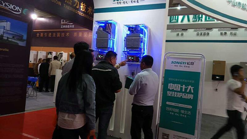 ���ӑB(t��i)������ڒ�t�Gɫ�������L(f��ng)��չʾ