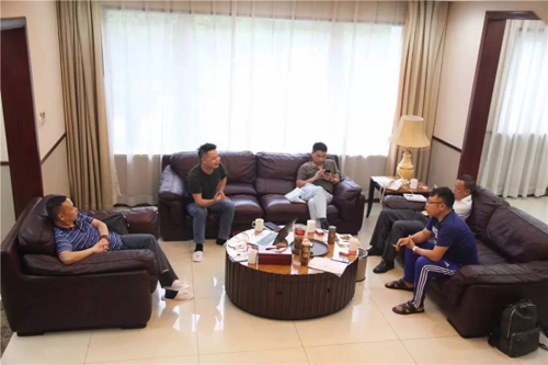 ���ˏN�l(w��i)������֮������(zh��n)�Է��(hu��)���麣�e��