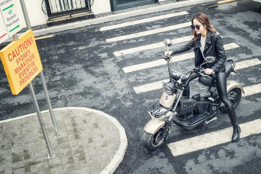 ���ա��v�M�ĺ������(d��ng)ح���H��һ��(ch��ng)�I(y��ng)�N ����һ��(ch��ng)����(ji��n)��(zh��n)