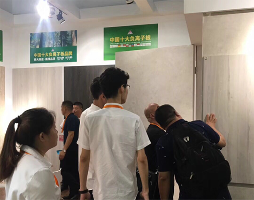 ������(hu��)����ͬ�L(f��ng)�������R��ķ��uֱ�Ͼ��f��