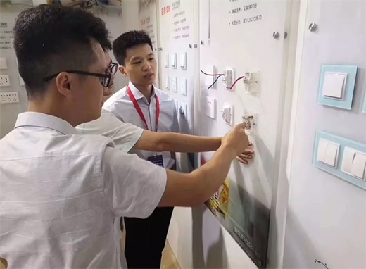 �����_�P(gu��n)����ڶ�ʮһ���Ї�(�V��)���H�����b��[��(hu��)