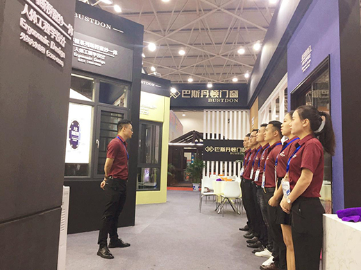 �Fꖽ����������չ� ��˹���D�T���d�u���w