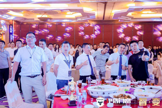 ����ף�R�����T���ھŌý�(j��ng)�N�̑�(zh��n)�Է��(hu��)�A�M��Ļ