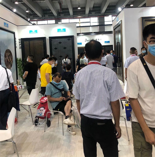 ܊���T�I(y��)չ�d������Ʒ���I(l��ng)�ИI(y��)�r�г���