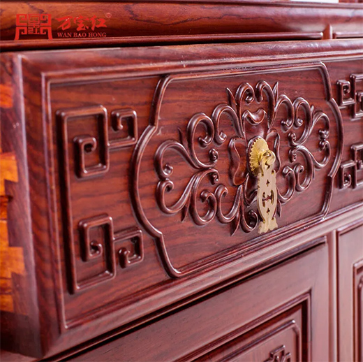 萬寶紅：正宗的緬甸產(chǎn)花梨木肯定是大果紫檀