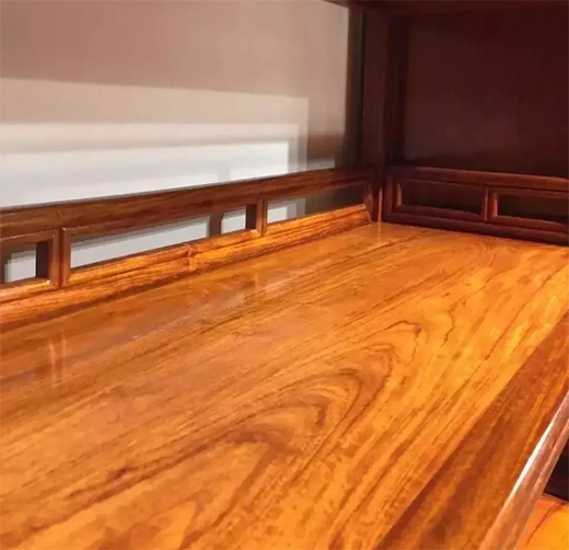 ���ϼtľ������t��֦����ľ�ĳ���tɫ����t��֦һ�㎧���ζ