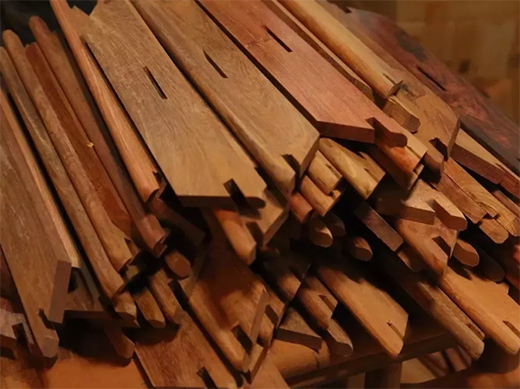 ���ϼtľ������t��֦����ľ�ĳ���tɫ����t��֦һ�㎧���ζ