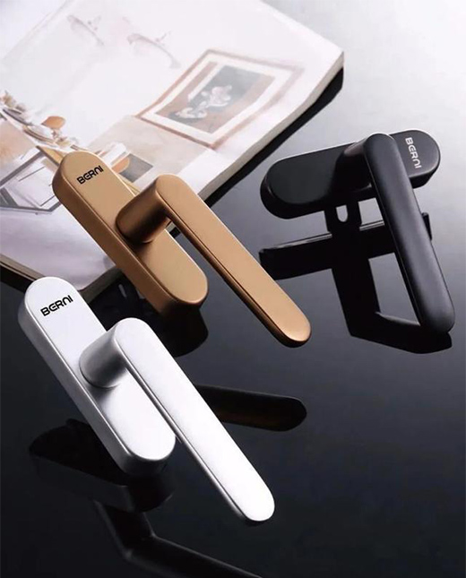 ���ڃ�(n��i)������(y��u)�����ܣ�������(BERNI)�����(chu��ng)�¸�