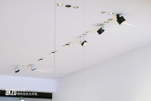 �Ҿ�����֮��(chu��ng)�콹�c(di��n)�Ľ��c(di��n)�������KThe Pole��(bi��o)�Uϵ��