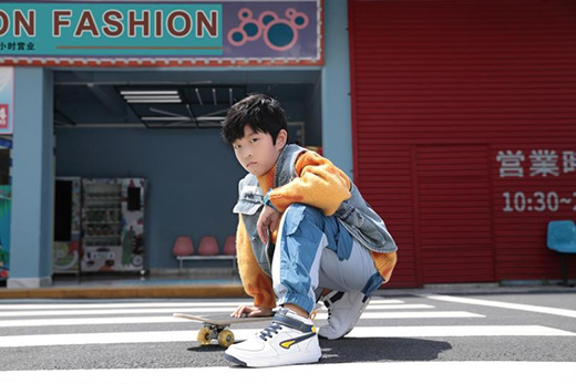 ���ӳ��L(zh��ng)�^(gu��)������һ�p��ͯ����Ь�����㲿����