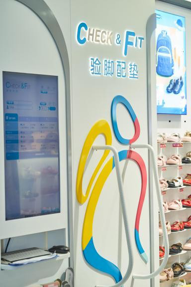 孩子成長過程中，一雙兒童健康鞋利于足部健康