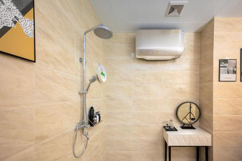 A.O.ʷ��˹����늟�ˮ�� �r�и߶�ԡ�Ҳ���֮�x