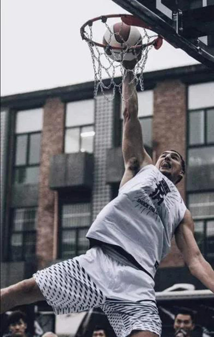 東施效顰!NBA球員都簽約國內(nèi)球鞋品牌當代言