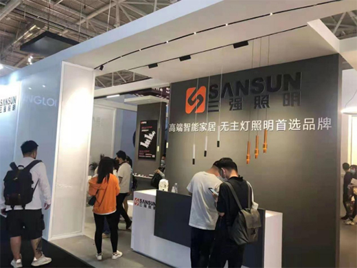 ���ڕr�мҾ��O(sh��)Ӌ��ʢ���_Ļ ����(qi��ng)������Ů���