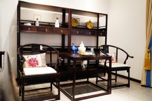 打破傳統(tǒng)紅木印象，明堂將重新引領(lǐng)中式時(shí)尚