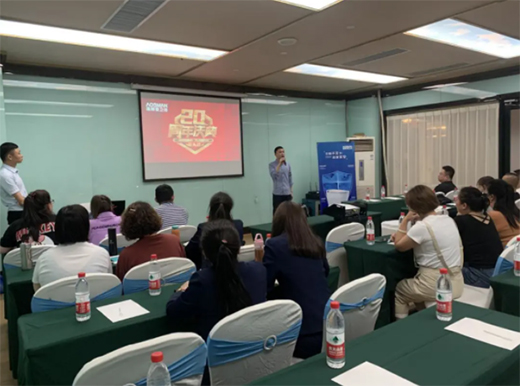 ��˹���l(w��i)ԡ20����(li��n)�Ӵ�ٻ��ϯ���A���^(q��)��