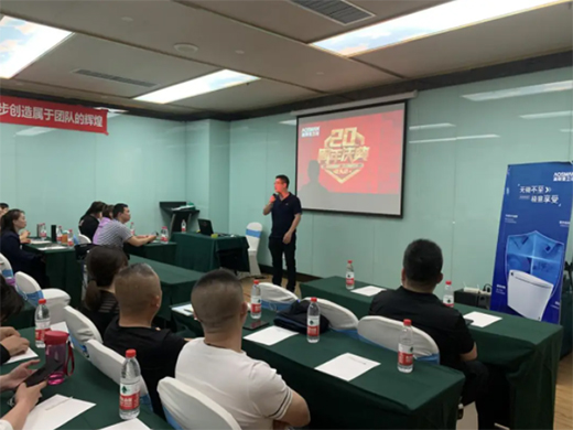 ��˹���l(w��i)ԡ20����(li��n)�Ӵ�ٻ��ϯ���A���^(q��)��