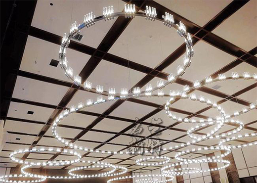 һ��M���������ğ���������g���Ƴ���ͬ�Շ�