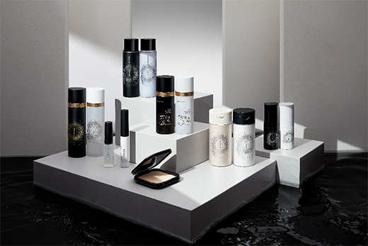 連續(xù)三年銷冠，它如何成為國內(nèi)定妝先鋒?