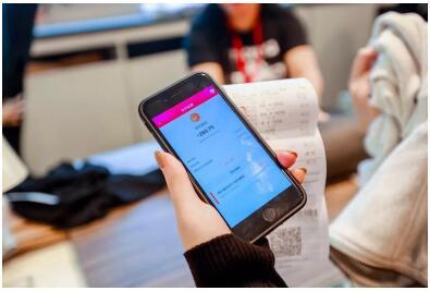 數(shù)字經(jīng)濟大勢下機遇困難并存，移卡幫助商戶向上再升一級