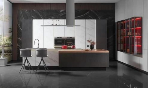 2021�W�ə��񡰵�ƽ����,���N��������M(j��n)�е���