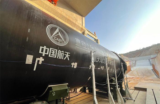 中國推力500噸整體式固體火箭發(fā)動機(jī)試車成功