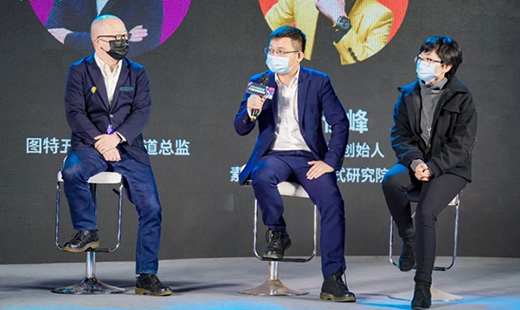 �D����𣺳ɶ����ƼҾ�չ�]Ļ������(d��ng)or�z��?