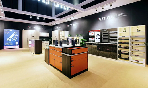 �D����𣺳ɶ����ƼҾ�չ�]Ļ������(d��ng)or�z��?