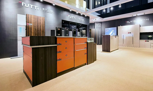 �D����𣺳ɶ����ƼҾ�չ�]Ļ������(d��ng)or�z��?