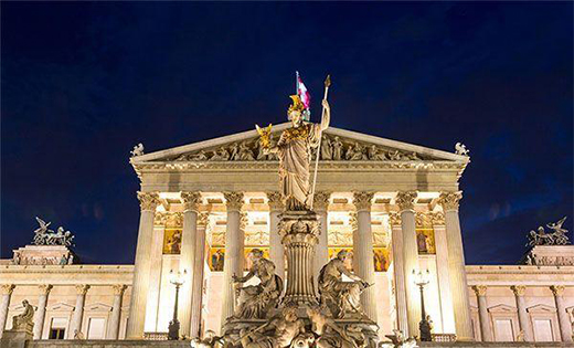 樓宇亮化工程成為了提高建筑知名度的方式之一