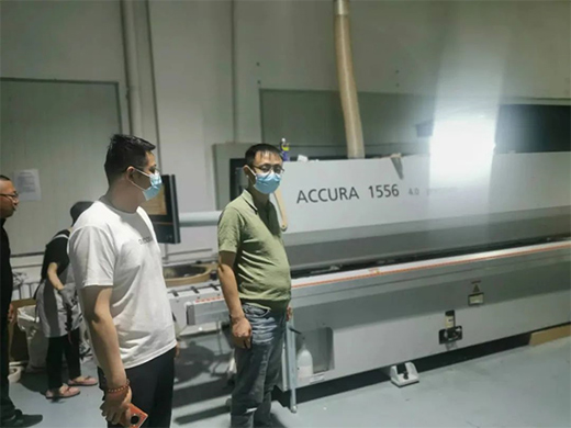 固諾代表團赴煙臺考察鐳射激光封邊生產(chǎn)線