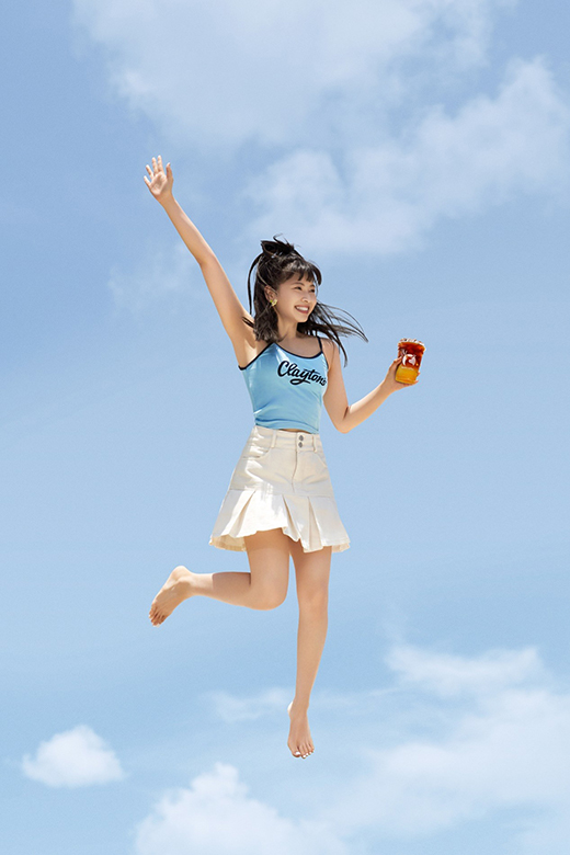 瑞幸閃光橙橙冰萃咖啡“橙意”上線：咖啡馥郁橙汁甜美，超夏天～