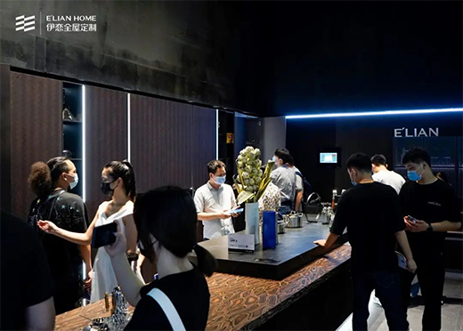 �Wҫ���������ȫ�ݶ�������չ�F(xi��n)����ɫ���L(f��ng)��