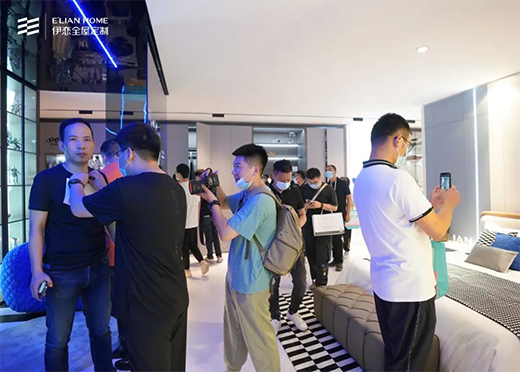 �Wҫ��ǣ�����ȫ�ݶ�������չ�F(xi��n)����ɫ���L(f��ng)��