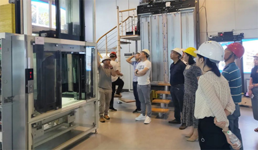 �ؑc���^(q��)�Ҿӽ����ИI(y��)�f(xi��)���I(l��ng)��(d��o)�W�R��ʿͨ��ݼ��F(tu��n)����ָ��(d��o)