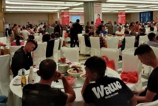 �y�ֳ��l(f��) �ж�ͬ�� | ��ţ����������Ϫ���ж����x��(hu��)���A�M(m��n)��Ļ!