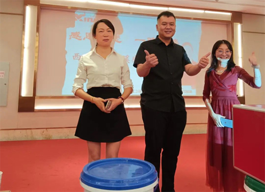 �y�ֳ��l(f��) �ж�ͬ�� | ��ţ����������Ϫ���ж����x��(hu��)���A�M(m��n)��Ļ!