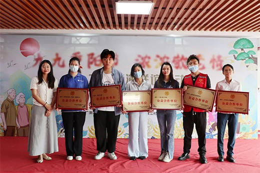 電梯安全科普，走訪慰問獨(dú)居老人，辛格林電梯這個重陽節(jié)公益活動很溫暖!