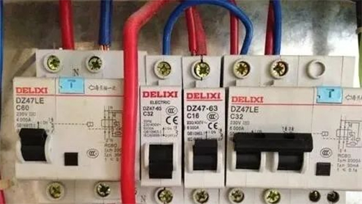 60A的空氣開關，為何30幾A的電流就跳閘了?