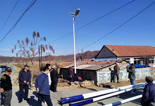 路燈照明鄉(xiāng)間路 亮化工程暖人心