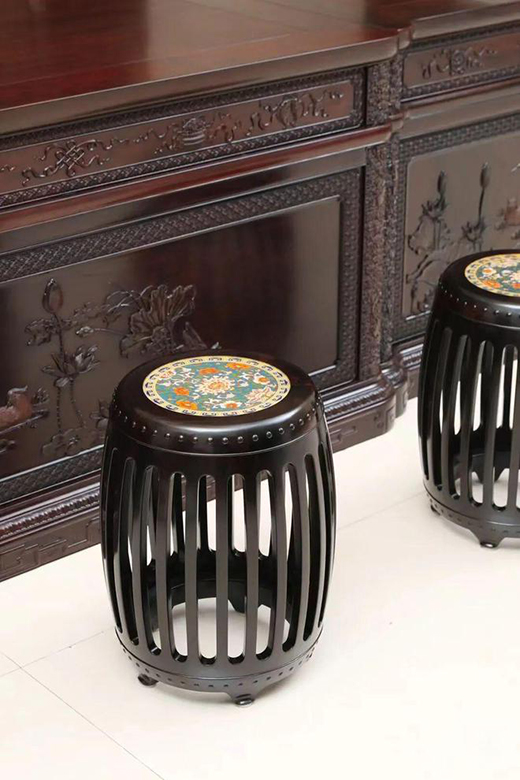 天然黑色的一種木材，在紅木家具行業(yè)里獨(dú)樹一格