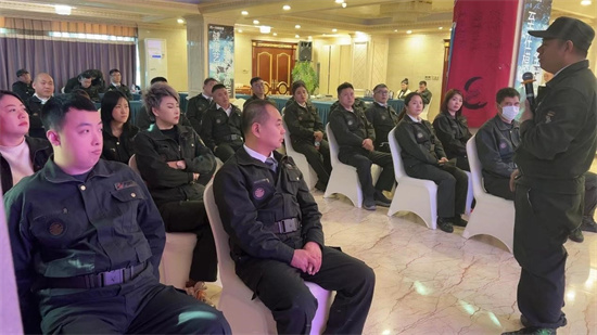 �c¹�ۄ�(sh��)���A�ڽK�� һ����ҾӾ�Ӣ��Ӗ(x��n)�I(y��ng)�A�M��Ļ