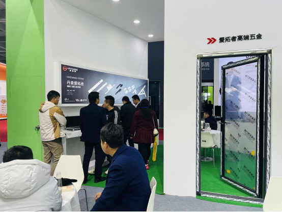 ������(��i)�����������ڰˌý��������x���X�Ͳļ��T(m��n)�����[��(hu��)