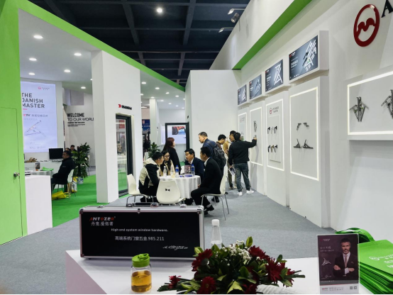 ������(��i)�����������ڰˌý��������x���X�Ͳļ��T(m��n)�����[��(hu��)