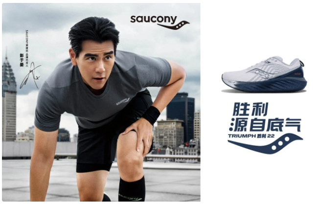 穿索康尼的彭于晏閃現(xiàn)上海機(jī)場