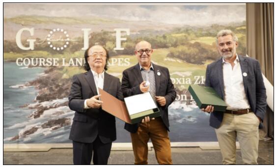 張少俠《高爾夫球場風(fēng)景》油畫展歐洲巡展取得圓滿成功